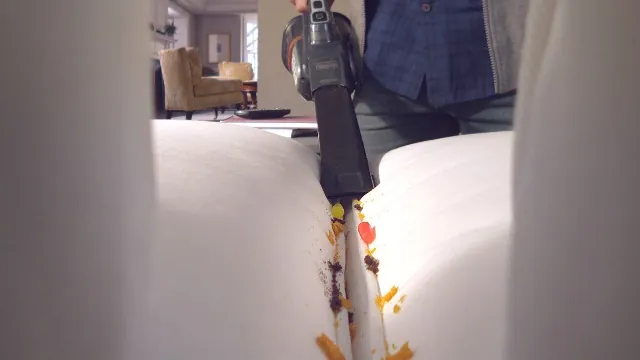 BLACK+DECKER HHVK320J10 Review: Cordless Hand Vacuum image 8