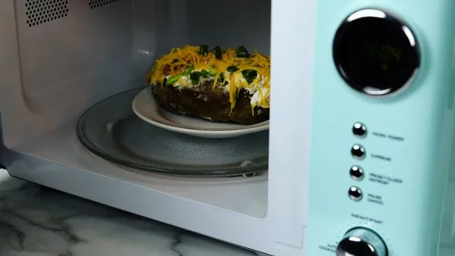 Nostalgia Retro Microwave Oven Review: Compact Kitchen Use image 7